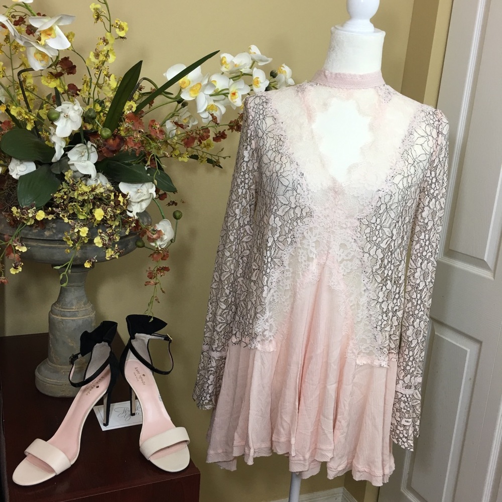 FREE PEOPLE SECRET ORIGINS LACE TUNIC, ROSY CORAL, LONG BELL SLEEVES (NWT) - Picture 4 of 8